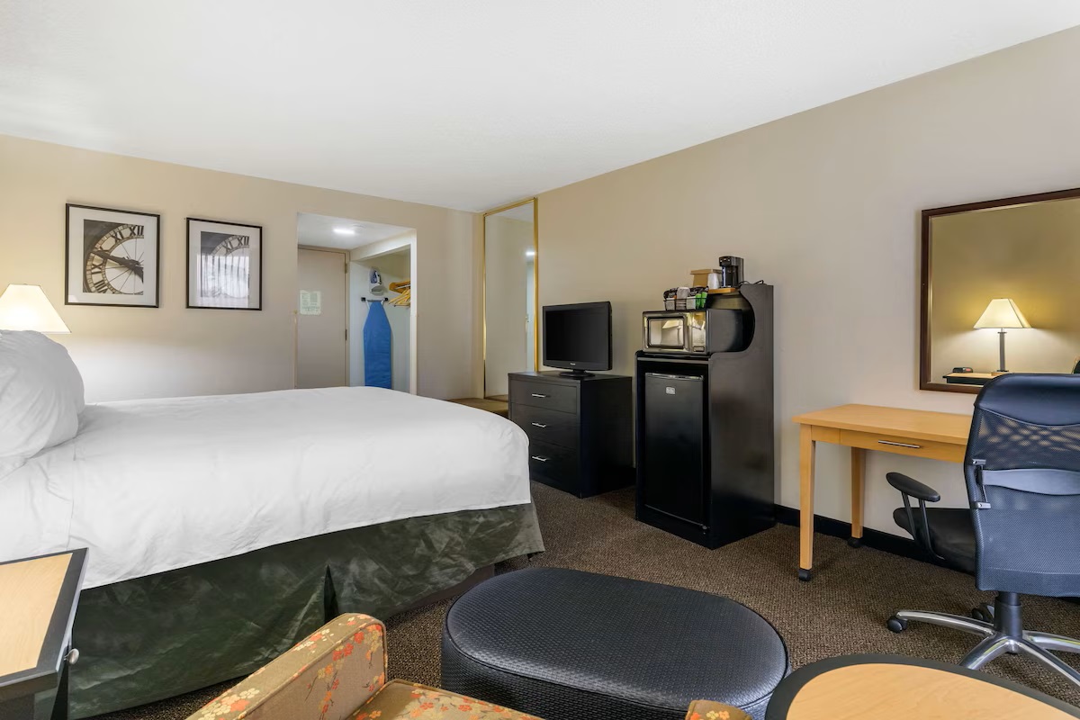 Non Smoking Handicap King Bed